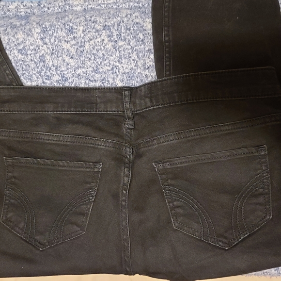 Hollister Jean Leggings. Black. 5 Short or W27, L27. - Picture 3 of 5